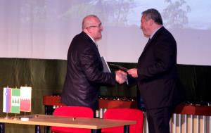 ON IMG_7818.JPG Ob podpisu topel stisk rom med županoma  Foto Jože Miklavc